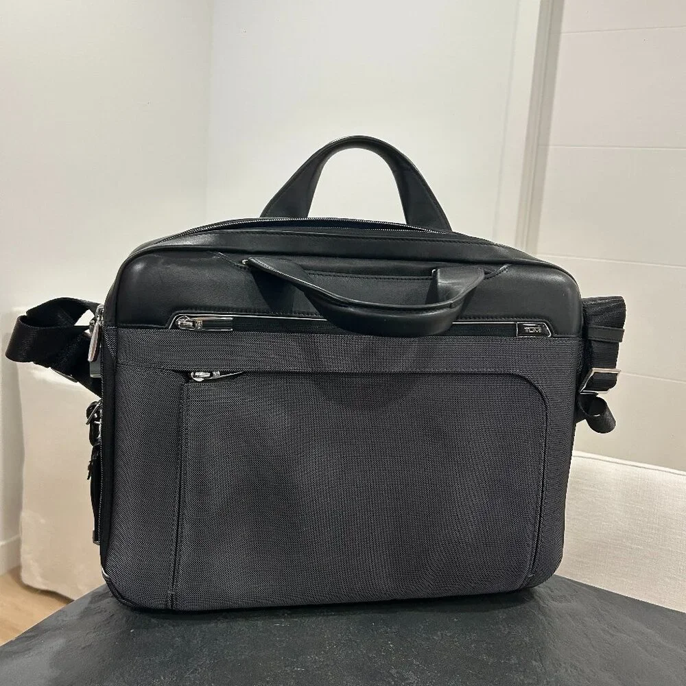 Tumi Slim Briefcase (Mint Condition)